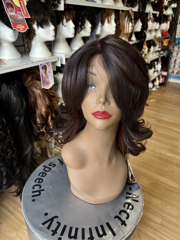 VANESSA THE FIRST NAME IN WIGS SUPER VC ALATY