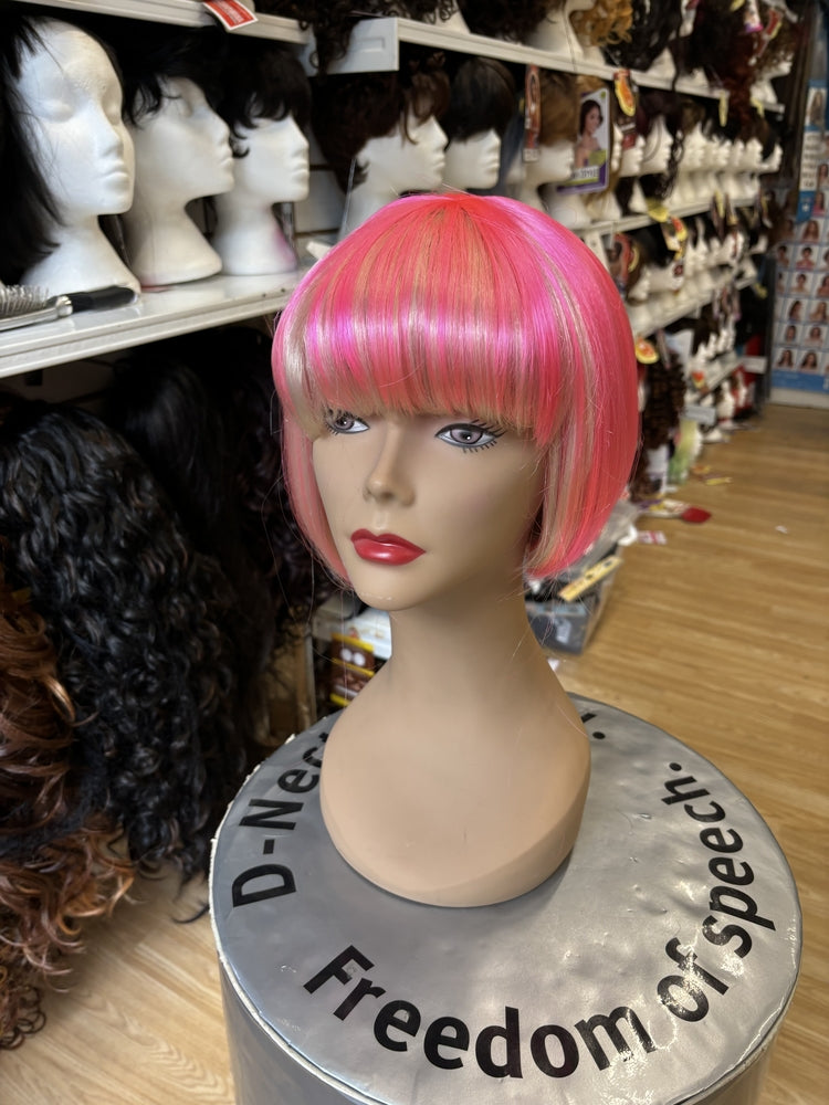 BEAUTIFUL SHORT STYLE LACE FRONT WIG