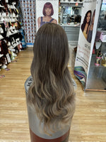 BEAUTIFUL LONG-LACE WIG