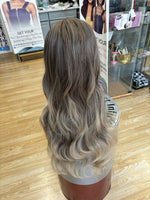 BEAUTIFUL LONG-LACE WIG