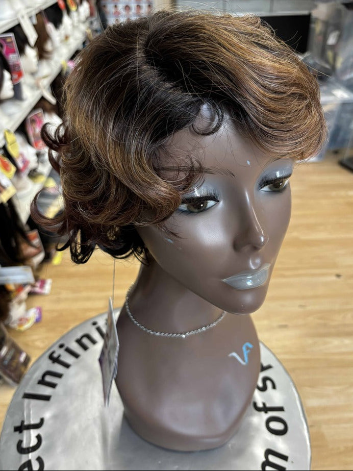VANESSA THE FIRST NAME IN WIGS SUPER-C-SDE EMKAT