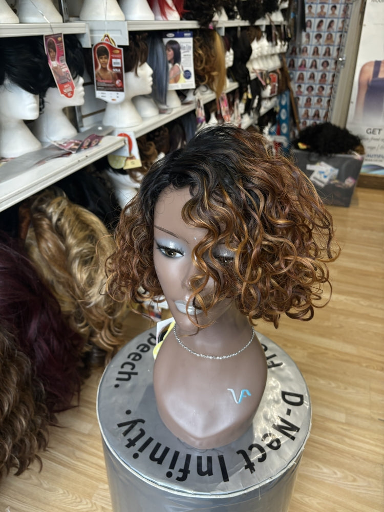 VANESSA FIFTH~AVENUE WIG SUPER YESA
