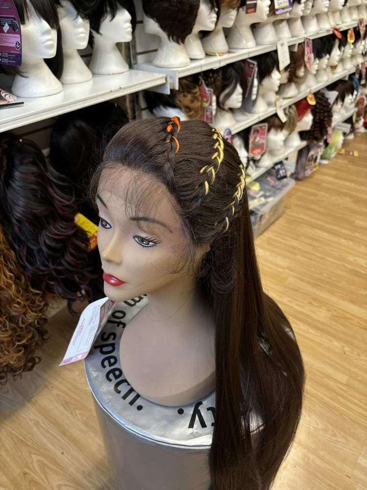 VANESSA STYLES ON FLEEK WIGE LIKA