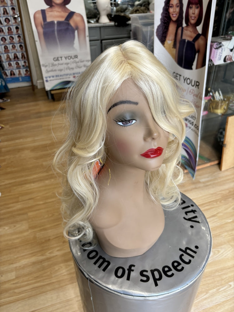 VANESSA  FIFTH AVENUE COLLECTION WIG SUPER HC DAVIE