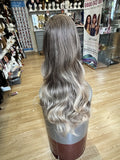 BEAUTIFUL LONG LACE FRONT-WIGE