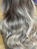 BEAUTIFUL LONG LACE FRONT-WIGE