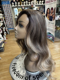 BEAUTIFUL LONG LACE FRONT-WIGE